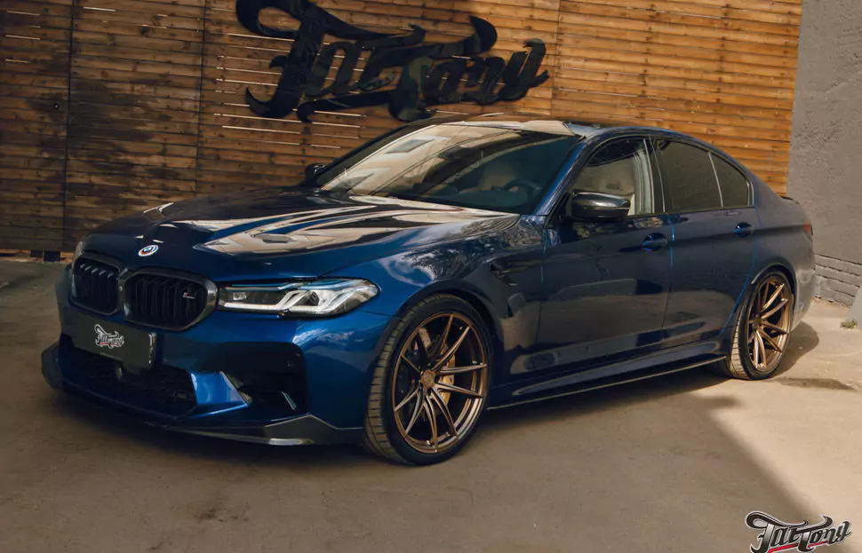 Полный пошив салона BMW M5 Competition в кожу и доработка сабвуфера в ранее построенной акустической системе